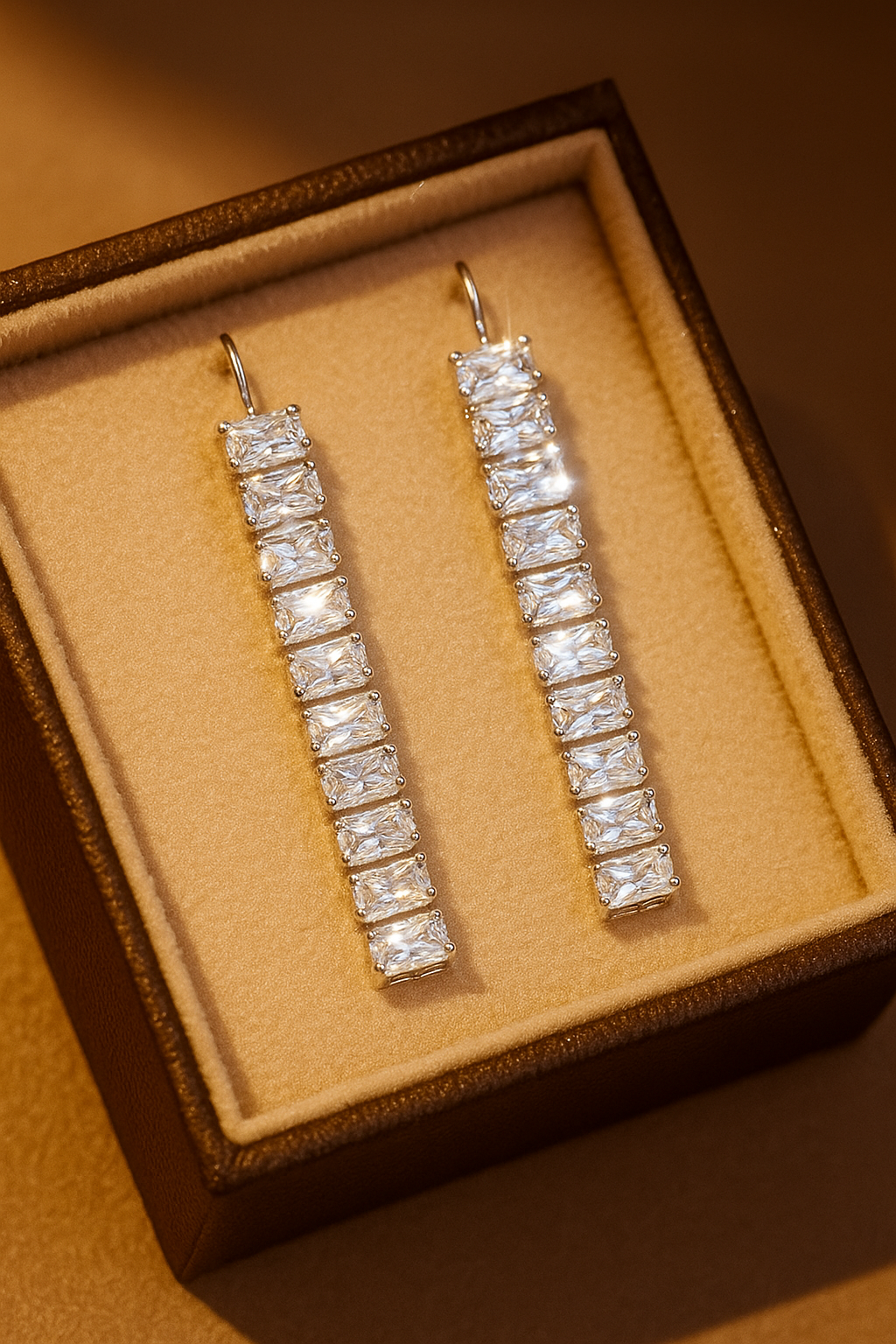 Kolczyki prostokątne z kryształkami – elegancka biżuteria damska, błyszczące diamentowe kolczyki