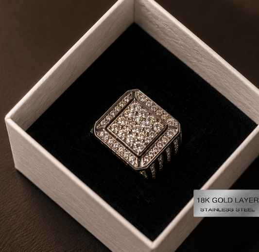 Sygnet z Diamentem i Białym Złotem 18K ICEDOUT – Stal 316 18K