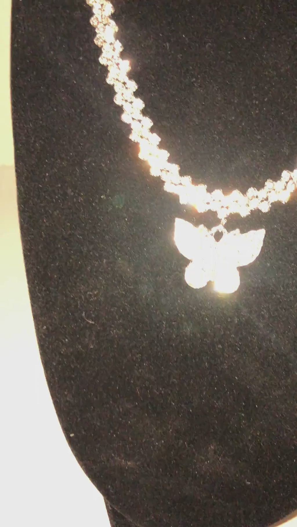 Damski naszyjnik z motylkiem – delikatna biżuteria z kryształkami, naszyjnik 38 cm