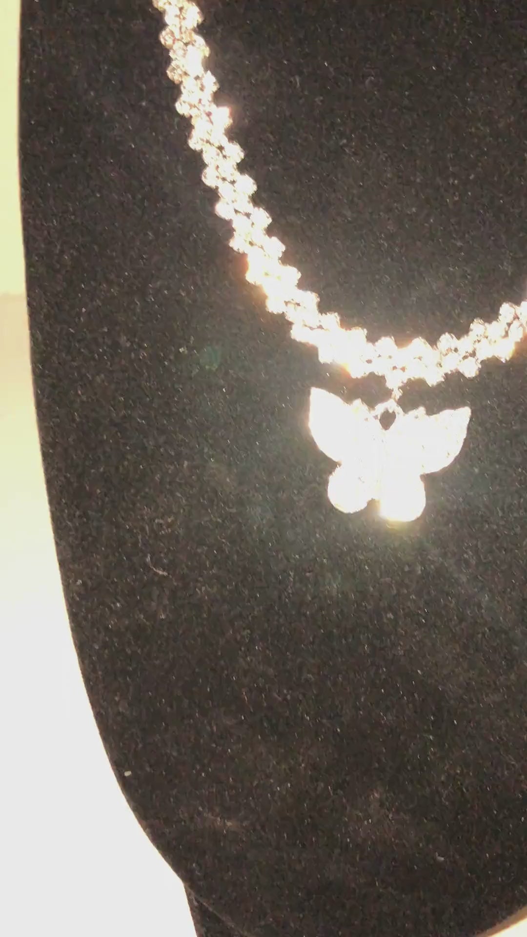 Damski naszyjnik z motylkiem – delikatna biżuteria z kryształkami, naszyjnik 38 cm